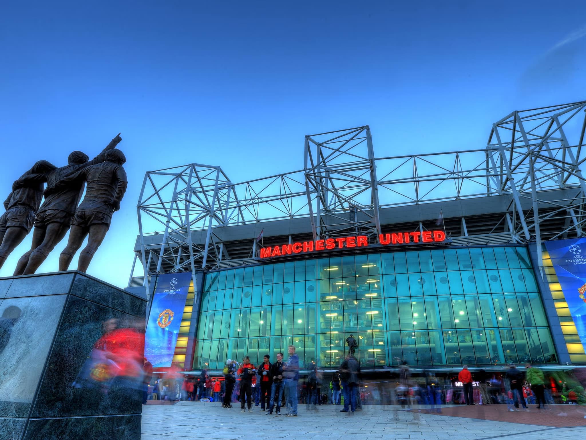 Ude foran Old Trafford
