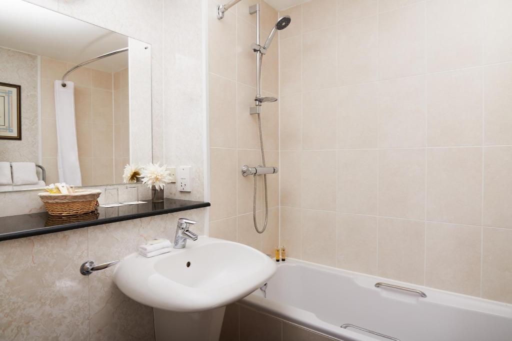 Badeværelse på Copthorne Tara Hotel London Kensington