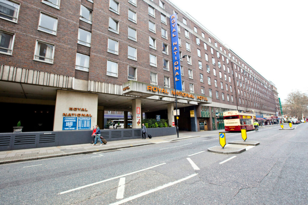 Facaden på Royal National Hotel