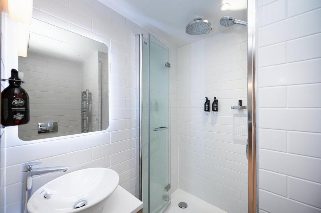 Badeværelse på Wilde Aparthotels Aldgate Tower Bridge