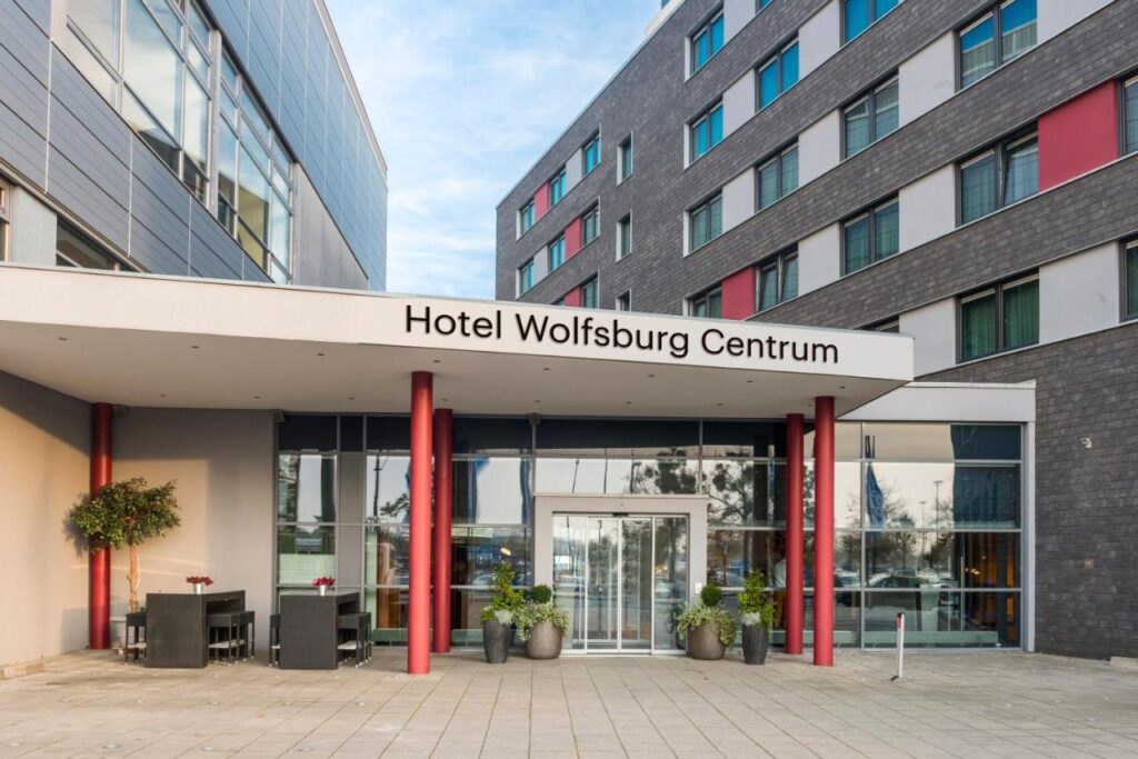 Facaden på Hotel Wolfsburg Centrum Affiliated by Meliá