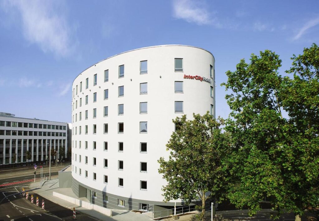 Facaden på IntercityHotel Mainz
