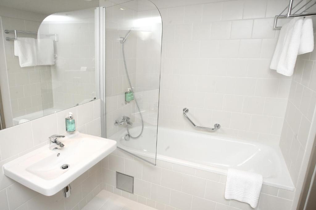 Badeværelse på Leonardo Hotel Leeds
