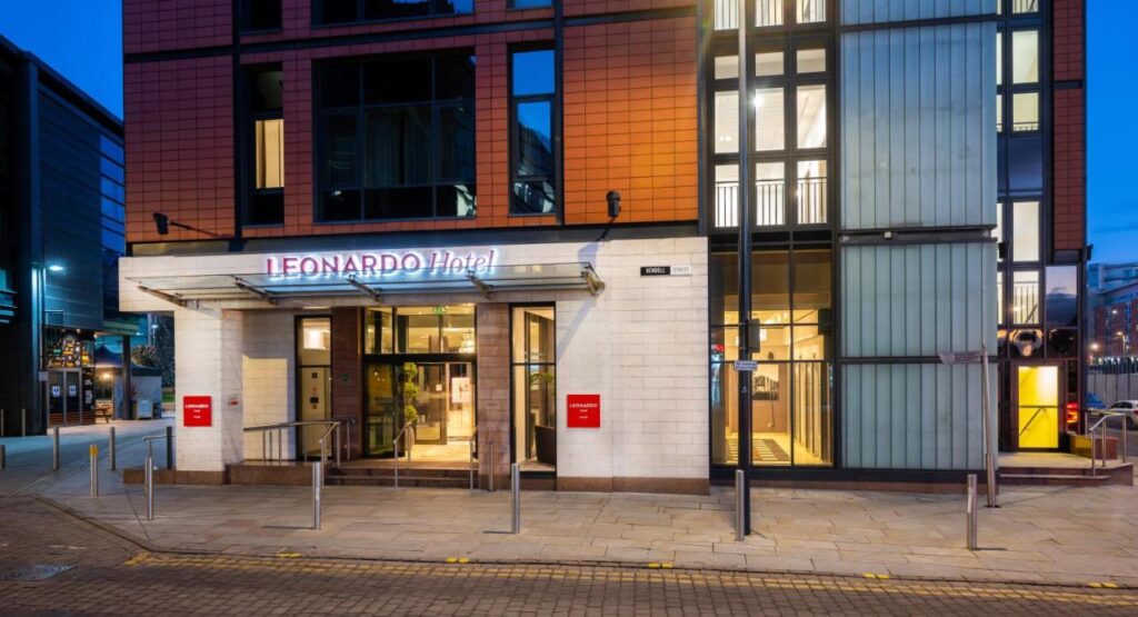 Facaden på Leonardo Hotel Leeds