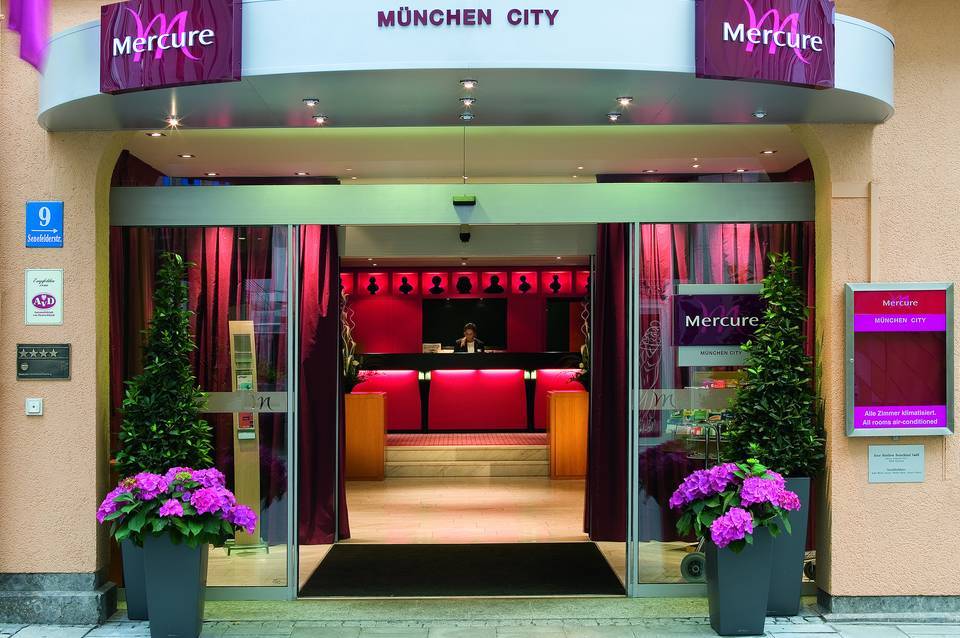 Facaden på Mercure Hotel München City Center