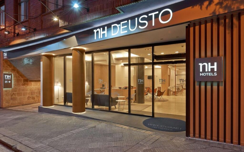 Facaden på NH Bilbao Deusto
