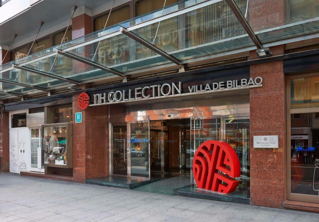 Facaden på NH Collection Villa de Bilbao