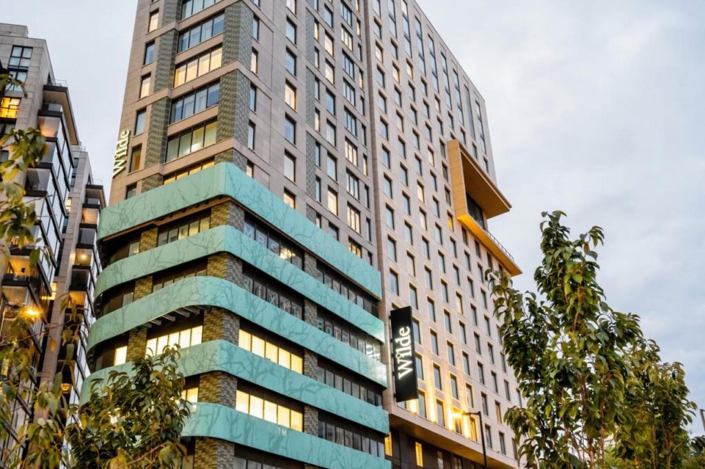 Facaden på Wilde Aparthotels London Paddington