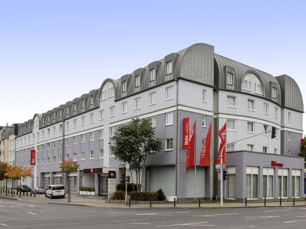 Facaden på ibis Mainz City
