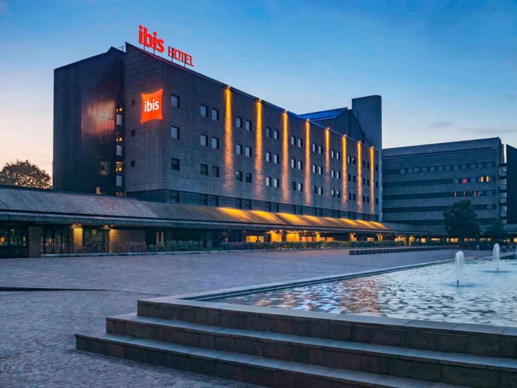 Facaden på ibis Milano Ca Granda