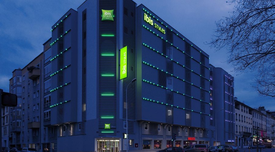 Facaden på ibis Styles Lyon Confluence