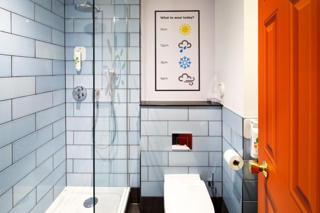 Badeværelse på ibis Styles Manchester Portland