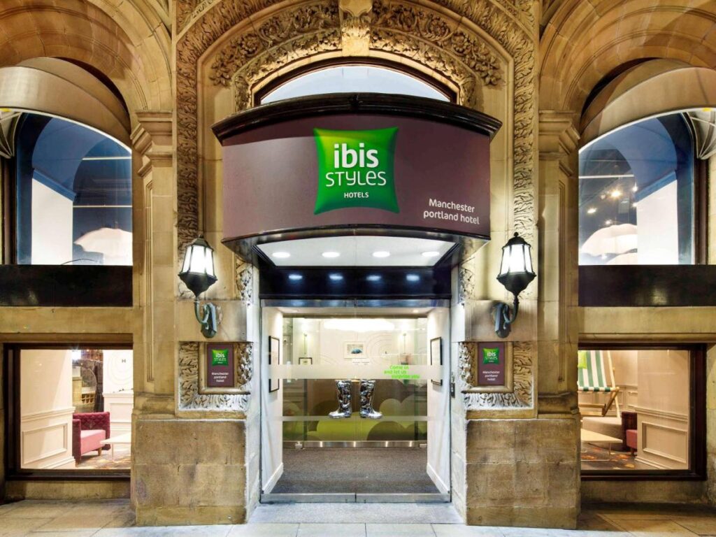 Facaden på ibis Styles Manchester Portland