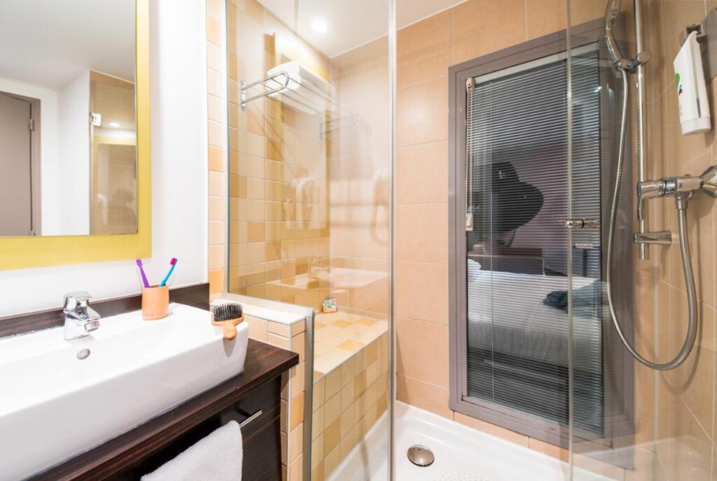 Badeværelse på ibis Styles Nice Vieux-Port