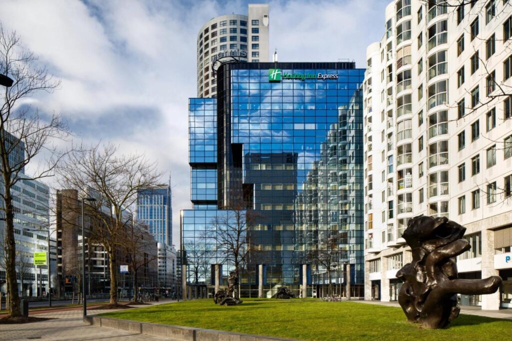 Facaden på Holiday Inn Express Rotterdam-Central Station