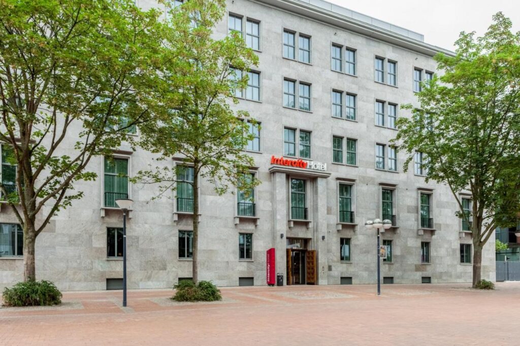 Facaden på IntercityHotel Dortmund
