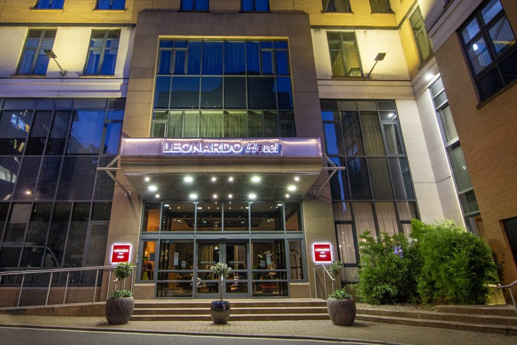 Facaden på Leonardo Hotel London Croydon