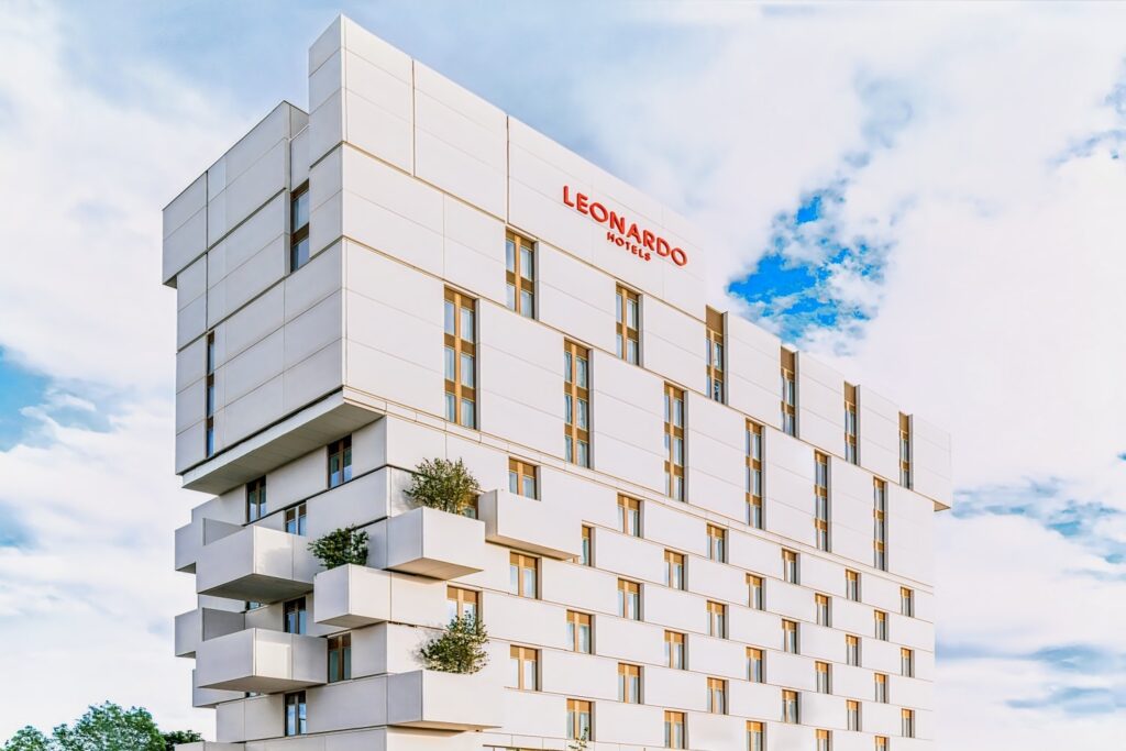 Facaden på Leonardo Hotel Manchester Piccadilly