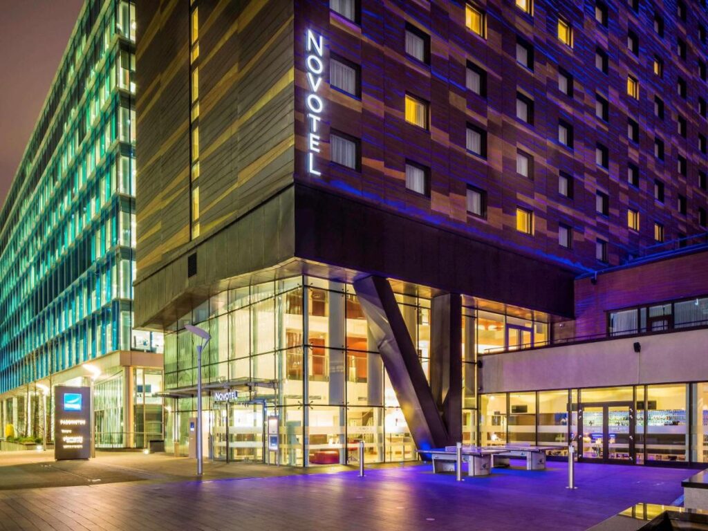Facaden på Novotel London Paddington