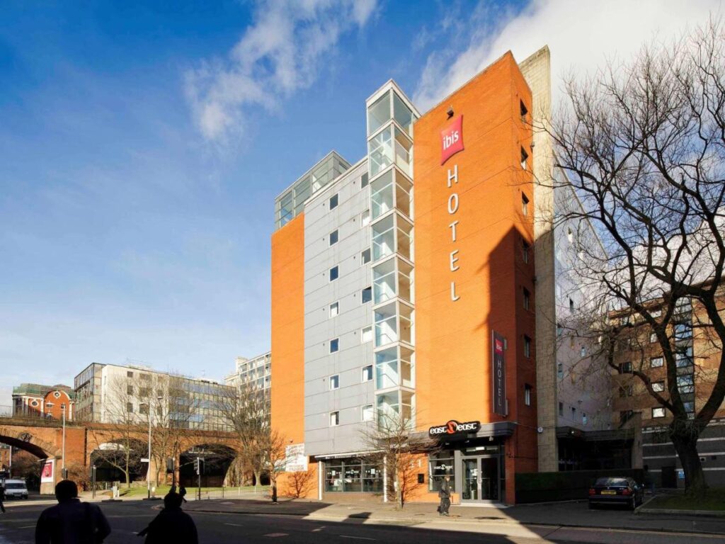 Facaden på ibis Manchester Centre Princess Street