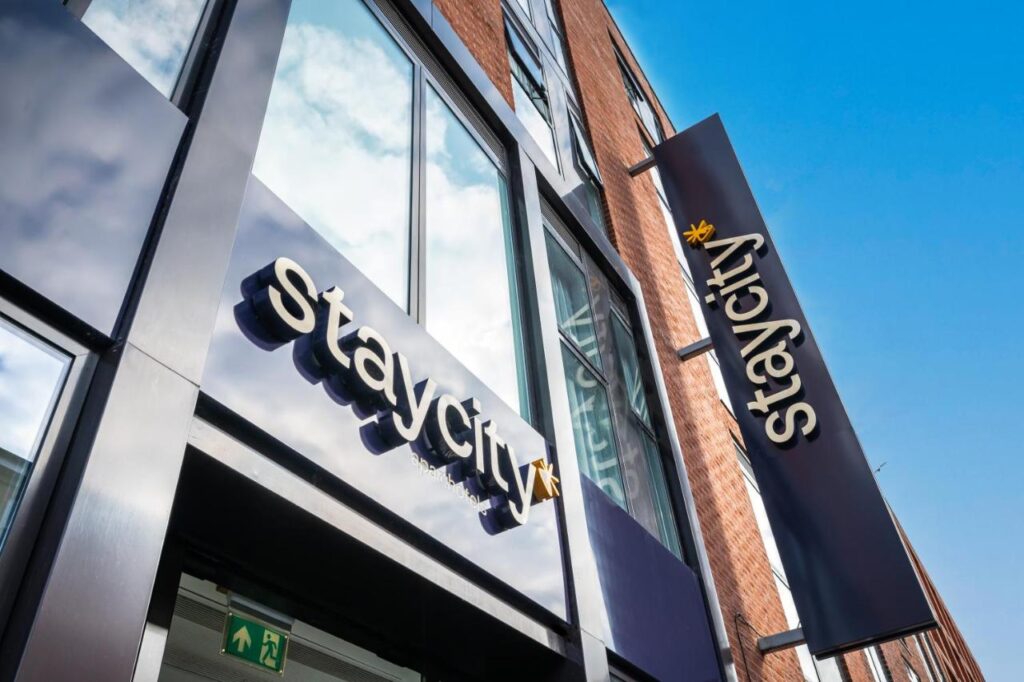 Facaden på Staycity Aparthotels Birmingham City Centre