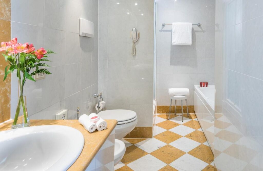 Badeværelse på Leonardo Hotel Milan City Center