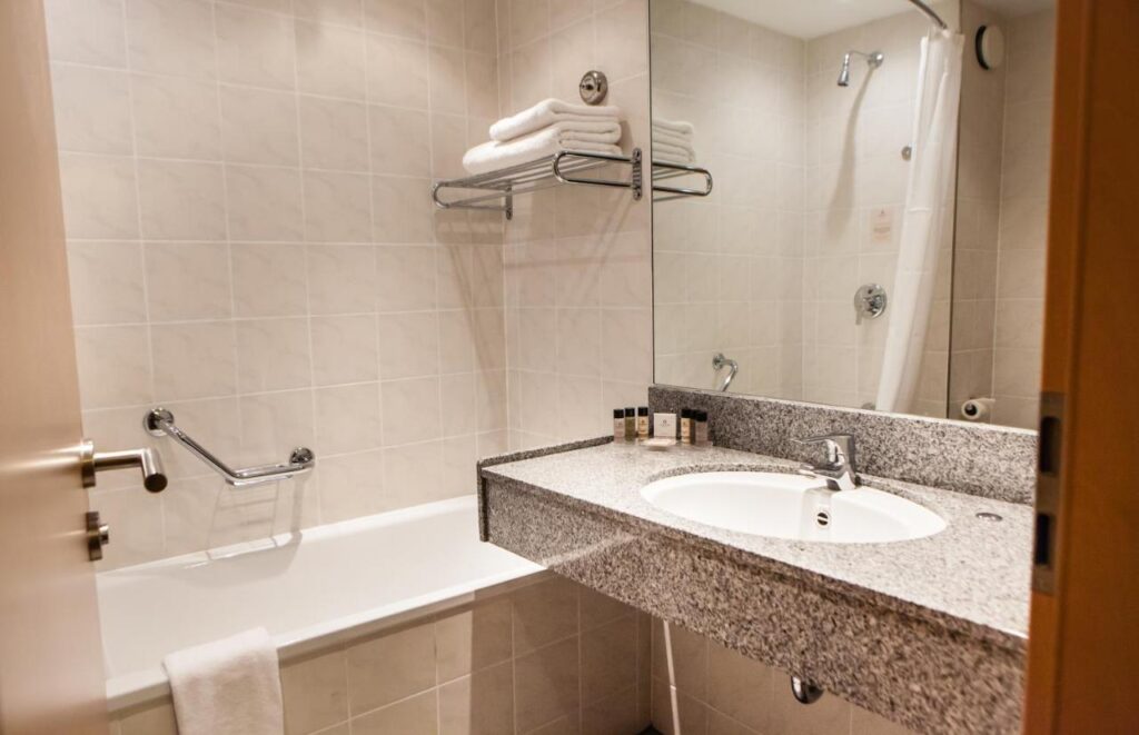 Badeværelse på Clayton Hotel Leeds