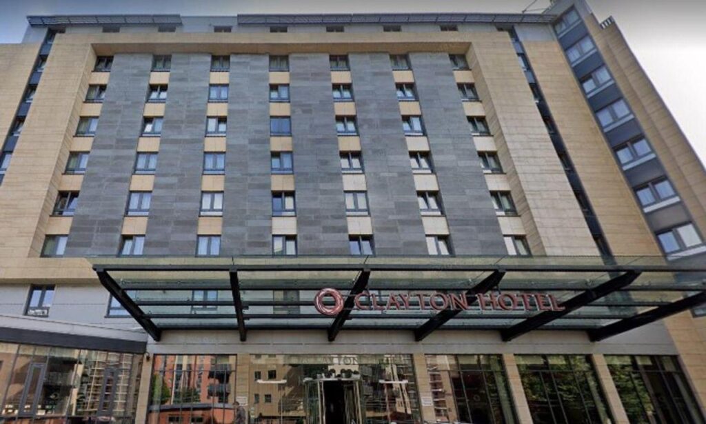Facaden på Clayton Hotel Leeds