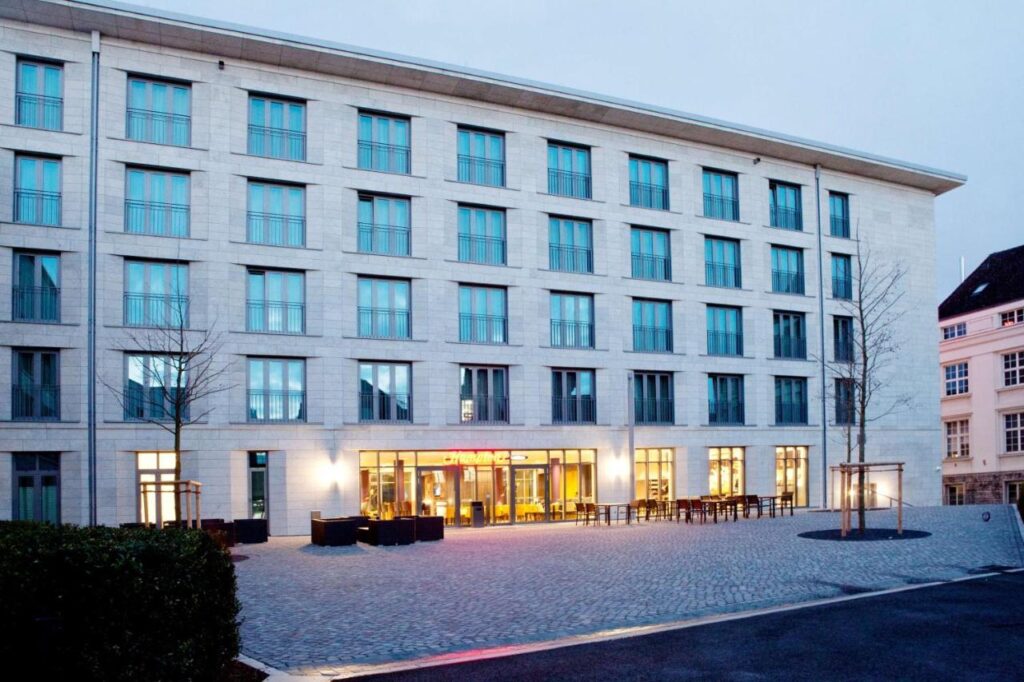 Facaden på Hampton By Hilton Dortmund Phoenix See