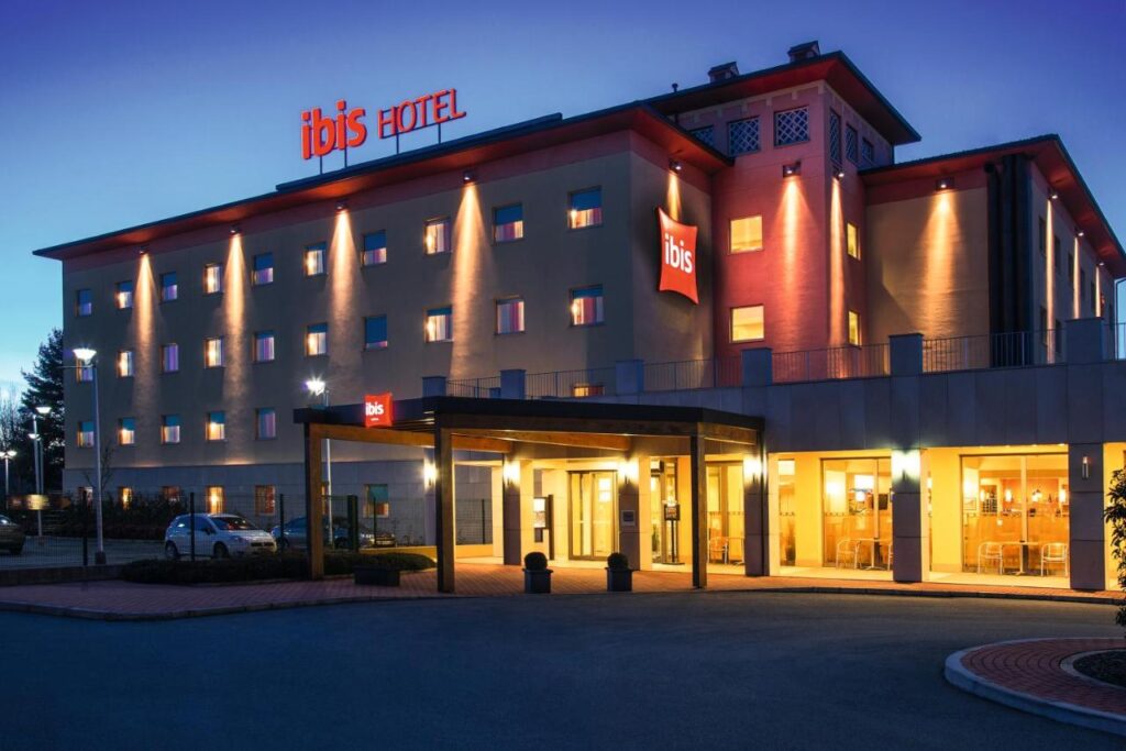 Facaden på ibis Como