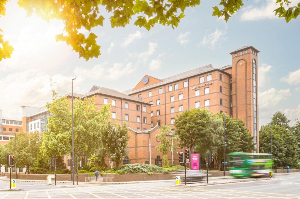 Facaden på Crowne Plaza Leeds