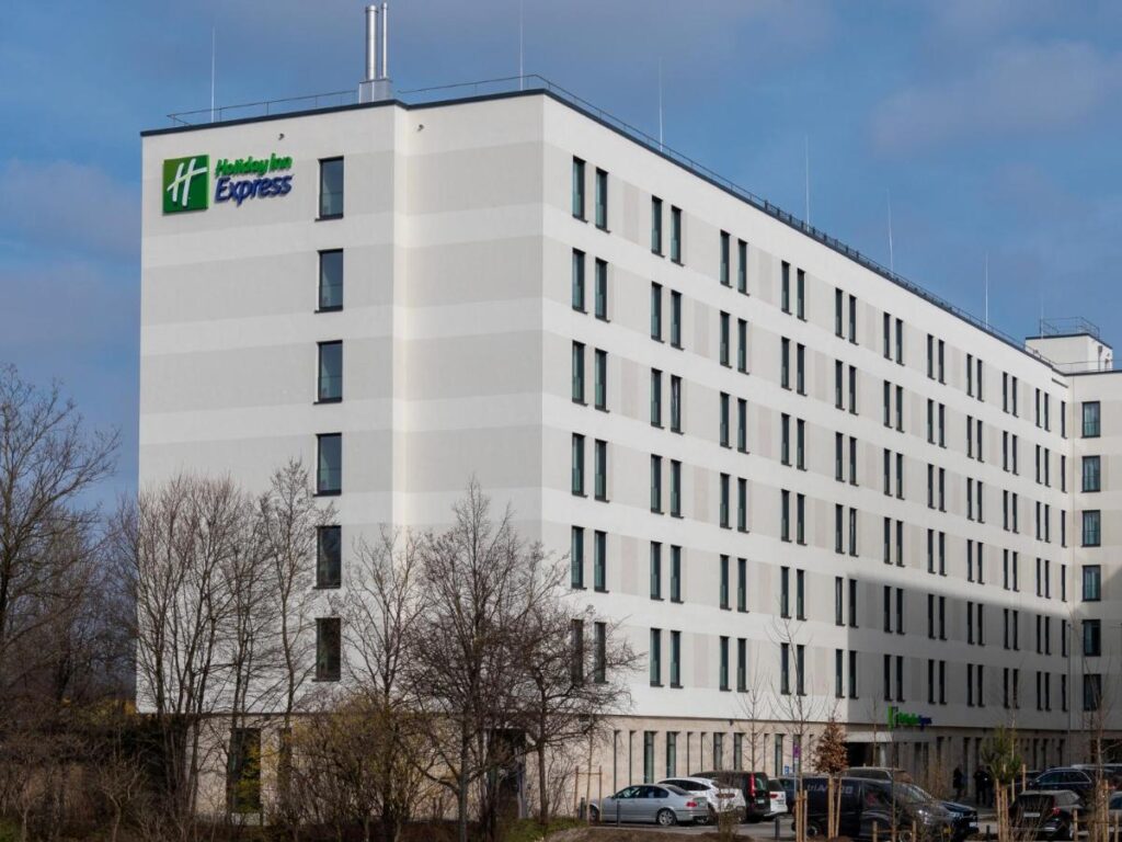 Facaden på Holiday Inn Express Munich North