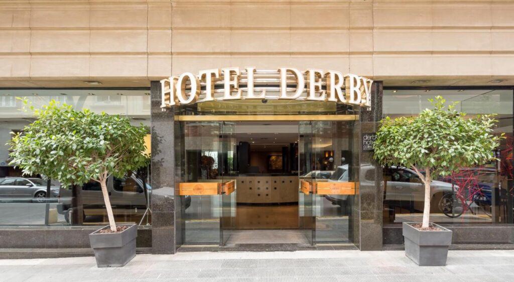 Facaden på Hotel Derby Barcelona