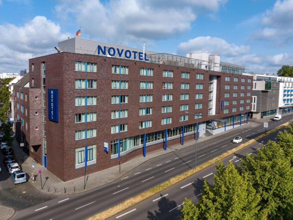 Facaden på Novotel Koeln City