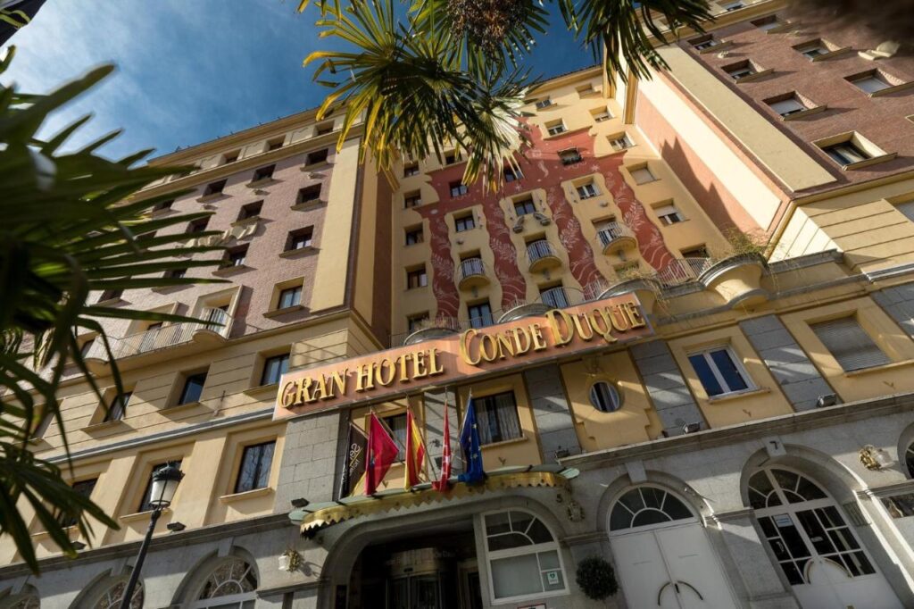 Facaden på Sercotel Gran Hotel Conde Duque