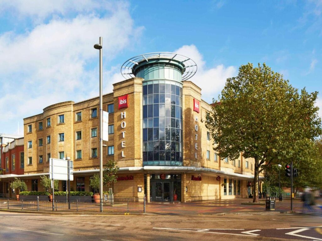 Facaden på ibis London Stratford